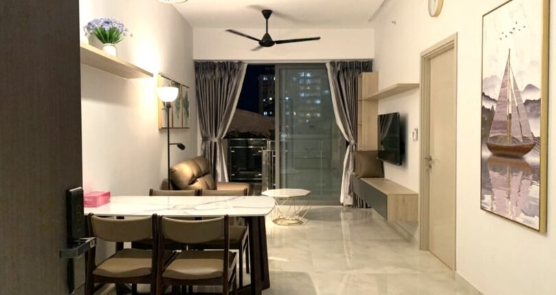 phong khach can ho ban 9 810x430 - Chính chủ gửi bán căn hộ có sân vườn 20m2 Chung cư The Ascentia Quận 7