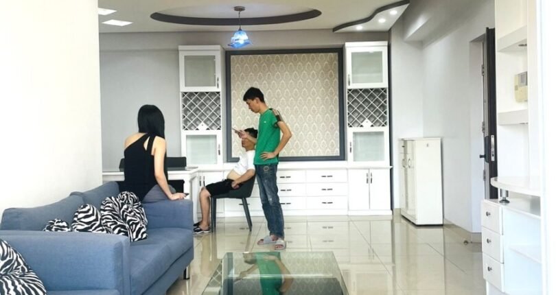 phong khach can ho cho thue 11 810x430 - Giá thuê căn hộ 3 phòng ngủ có bồn tắm nằm Chung cư Grand View Quận 7 T4/2024