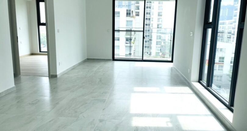 phong khach can ho goc nhieu cua so 810x430 - Mua bán cặp căn hộ thông nhau Chung cư Cardinal Court view trực diện hồ bơi giá 15,6 tỷ