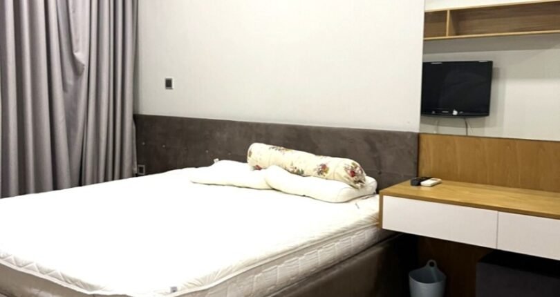 phong ngu chinh 810x430 - Giá thuê căn hộ 2 phòng ngủ Block D Chung cư Green Valley Quận 7 T4/2024