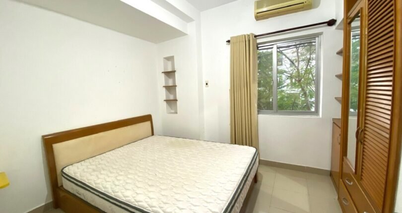 phong ngu lon 7 810x430 - Giá mua bán căn hộ 2 phòng ngủ Chung cư Hưng Vượng 2 Quận 7 T4/2024