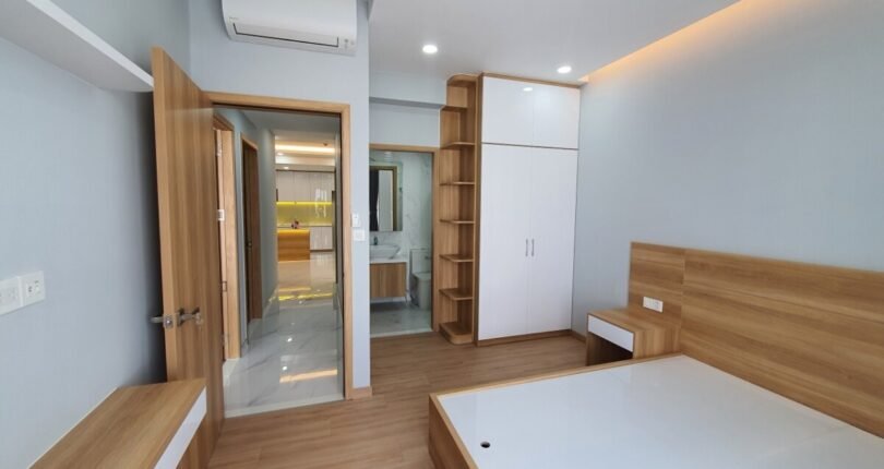 phong ngu master 2 810x430 - Giá mua bán căn hộ 3 phòng ngủ Chung cư Hưng Phúc Premier Quận 7 T4/2024