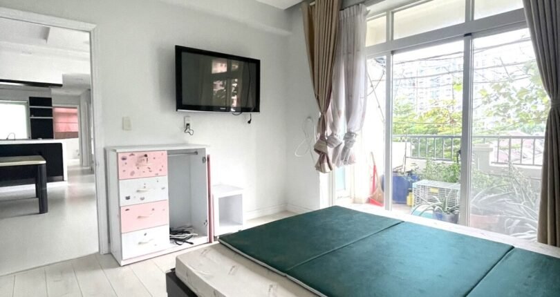 phong ngu rong rai nhu hinh 810x430 - Giá mua bán căn hộ 3 phòng ngủ kiểu AC Chung cư Cảnh Viên 2 T3/2024