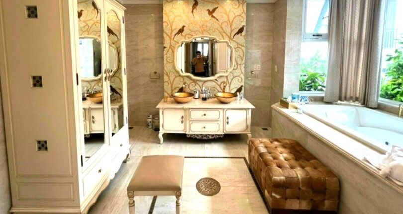 phong tam rong rai 810x430 - Giá mua bán nhà biệt thự có hồ bơi Khu phố Nam Thiên 3 Phú Mỹ Hưng Quận 7 T4/2024