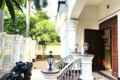 san-choi-ben-hong-nha-ban