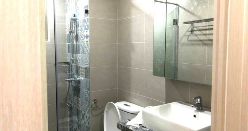 toilet day du thiet bi 810x430 - Chính chủ gửi bán gấp căn hộ 3 phòng ngủ Chung cư Hưng Phúc Happy Residence giá rẻ