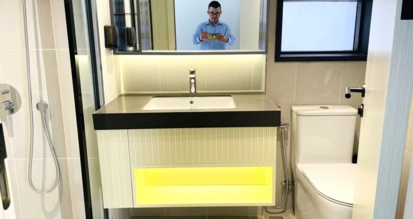 toilet day du trang thiet bi 2 810x430 - Mua bán cặp căn hộ thông nhau Chung cư Cardinal Court view trực diện hồ bơi giá 15,6 tỷ