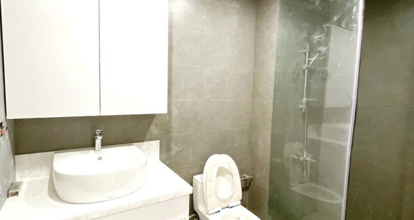 toilet day du trang thiet bi 3 810x430 - Chính chủ gửi cho thuê shophouse Officetel C3.09 Khu dân cư Midtown Phú Mỹ Hưng T3/2024
