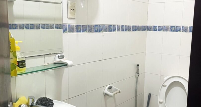 toilet rieng 810x430 - Giá thuê văn phòng 40m2 mặt đường Nguyễn Văn Linh Khu Đô thị Phú Mỹ Hưng Quận 7 T4/2024