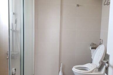 toilet-trong-can-ho-cho-thue