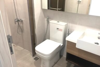 toilet-trong-can-ho-cho-thue