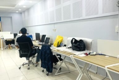 van-phong-co-san-ban-ghe