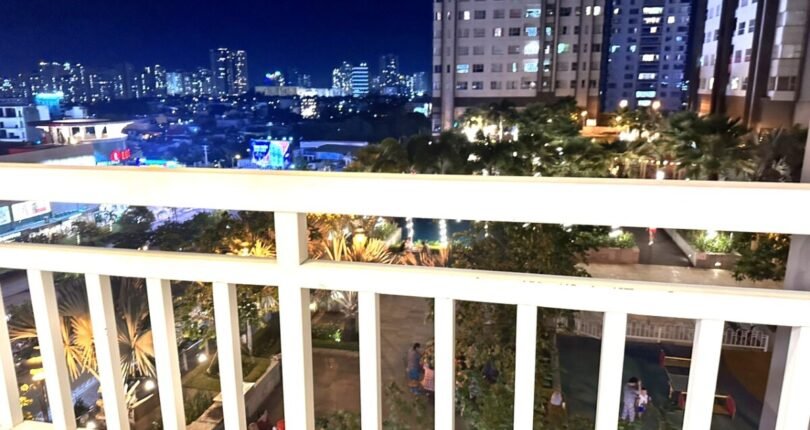 view ban cong can ho 1 810x430 - Giá mua bán căn hộ 2 phòng ngủ Tháp Central W4 Chung cư Sunrise City Quận 7 T4/2024
