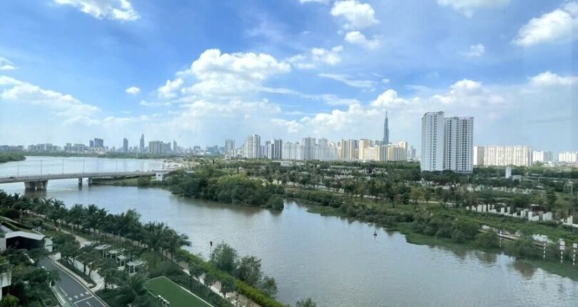 view ban cong phong khach 810x430 - Giá mua bán căn hộ 3 phòng ngủ Tháp Hawaii Chung cư Diamond Island Thủ Đức T3/2024