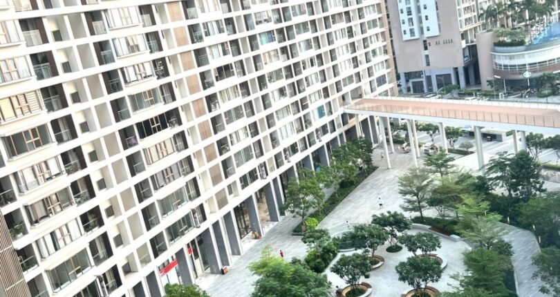 view can ho truc dien noi khu midtown m8 810x430 - Giá mua bán căn hộ 2 phòng ngủ block A lầu 9 Chung cư Midtown Phú Mỹ Hưng T3/2024