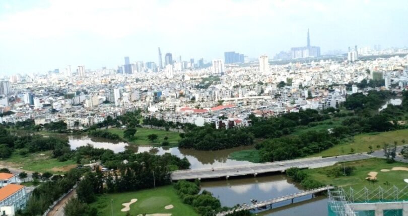 view phong khach can ho 810x430 - Bán gấp căn hộ 3 phòng ngủ Block M Chung cư Happy Valley, lầu rất cao giá 5,5 tỷ.