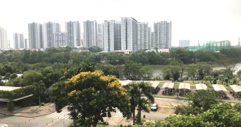 view tu ban cong can ho 1 810x430 - Giá mua bán căn hộ 3 phòng ngủ block C Chung cư Mỹ Phát Quận 7 T4/2024