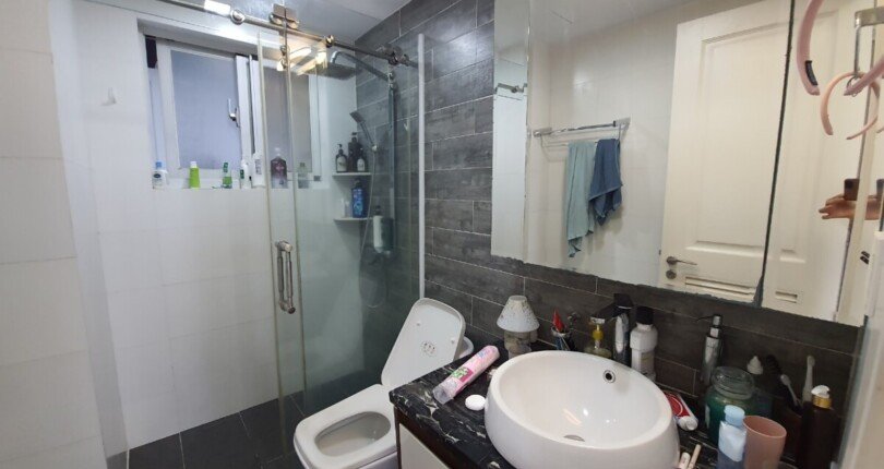 ban can ho happy valley 2 1 810x430 - Bán nhanh căn hộ Happy Valley. DT 135m2 Nhà đẹp- Thiết kế 3 Phòng- Nhà đón gió rất mát- Giá bán 7.6 Tỷ