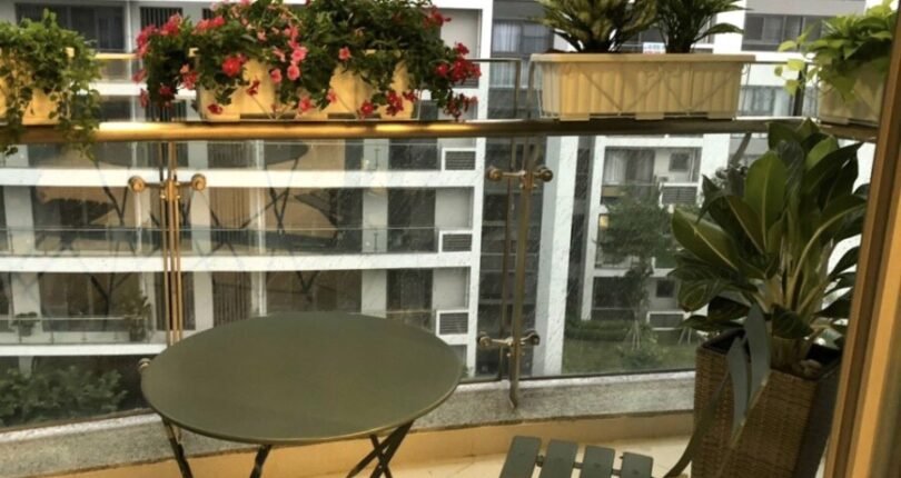 ban cong can ho 1 810x430 - Giá mua bán căn hộ 3 phòng ngủ Block A Chung cư Riverpark Premier Quận 7 T4/2024