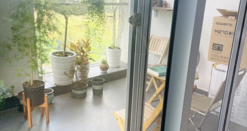 ban cong can ho ban 810x430 - Giá mua bán căn hộ 3 phòng ngủ Block A Chung cư Green Valley Quận 7 T5/2024