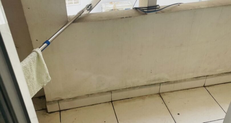 ban cong phia sau 810x430 - Giá Cho thuê văn phòng số 1421 đường Nguyễn Văn Linh Quận 7 T4/2024