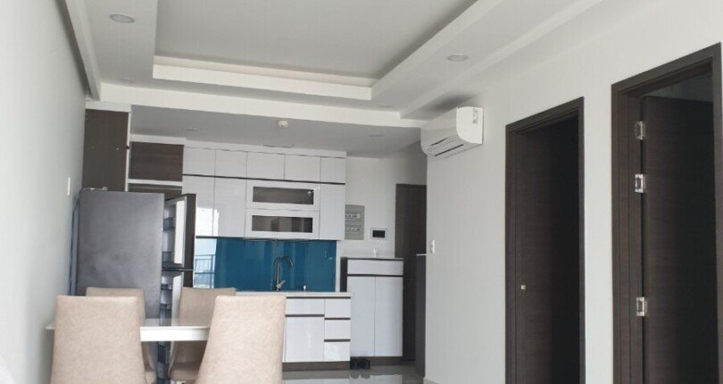 bep can ho ban 1 810x430 - Bán căn hộ tầng cao, chung cư Saigon South, 72m2, giá 4.2 tỷ, nhà đẹp, nội thất đầy đủ.