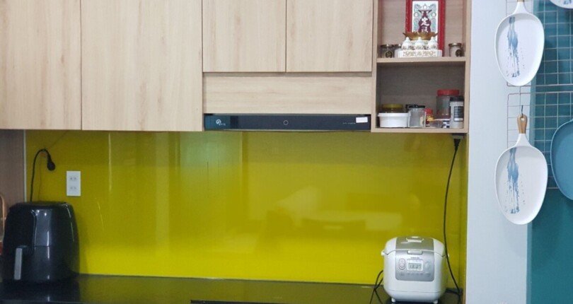 bep can ho ban 2 810x430 - Bán căn hộ tầng cao, chung cư Saigon South, nội thất đầy đủ, diện tích 65m2, giá 3.5 tỷ.