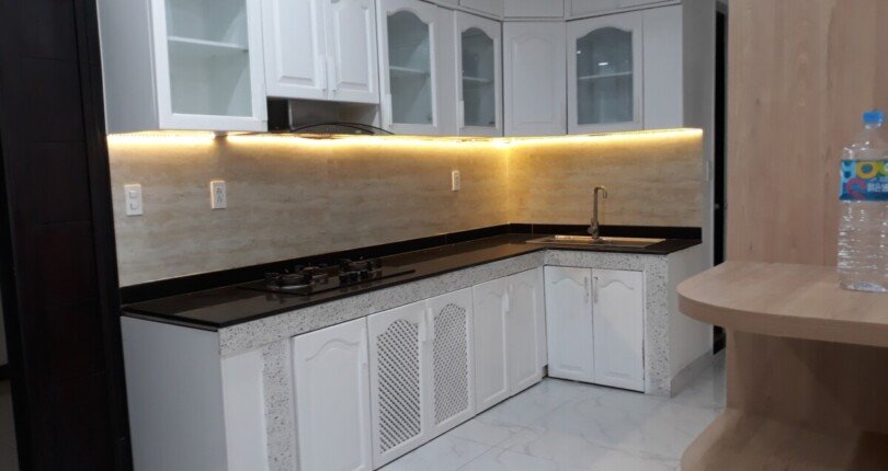 bep can ho ban 5 810x430 - Còn sót lại 1 căn duy nhất chung cư Scenic Valley 1, 80m2, giá 4.7 tỷ, nội thất đầy đủ, xem nhà dễ.