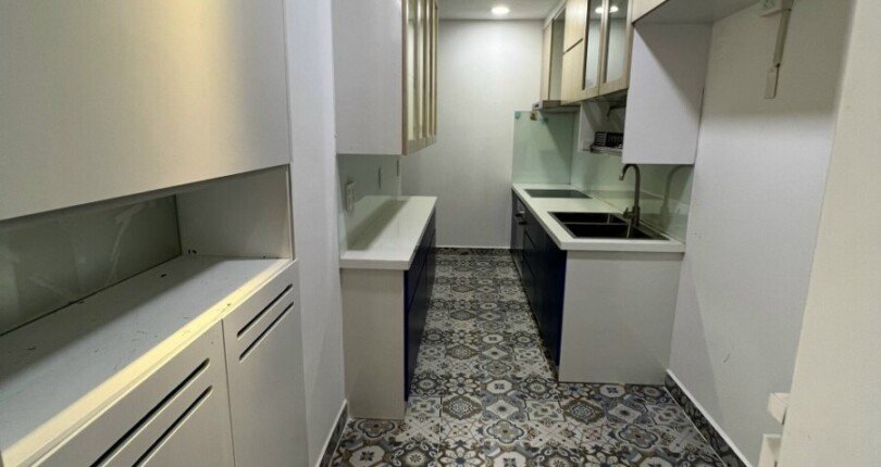 bep can ho ban 8 810x430 - Cho thuê căn hộ chung cư Hưng Phúc, 78m2, 02pn, giá 19tr/tháng, nội thất đầy đủ, xem nhà dễ.