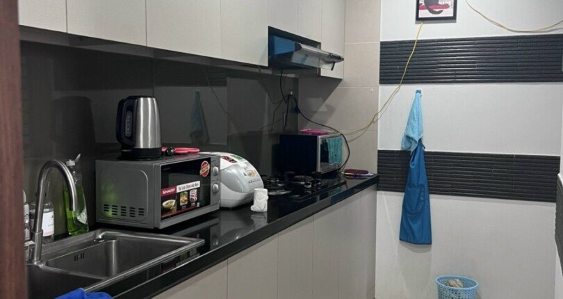 bep can ho can ban 1 810x430 - Bán căn hộ chung cư Hưng Phúc 1, 782m, 02pn,giá 4.550 tỷ, nội thất đầy đủ, nhà đang có hợp đồng thuê .