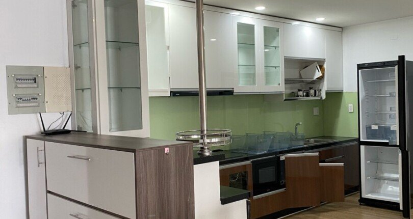 bep can ho cho thue 3 810x430 - Cho thuê căn hộ lầu cao, chung cư Scenic Valley 1, 110m2, giá 1.250usd/tháng, nội thất đầy đủ.