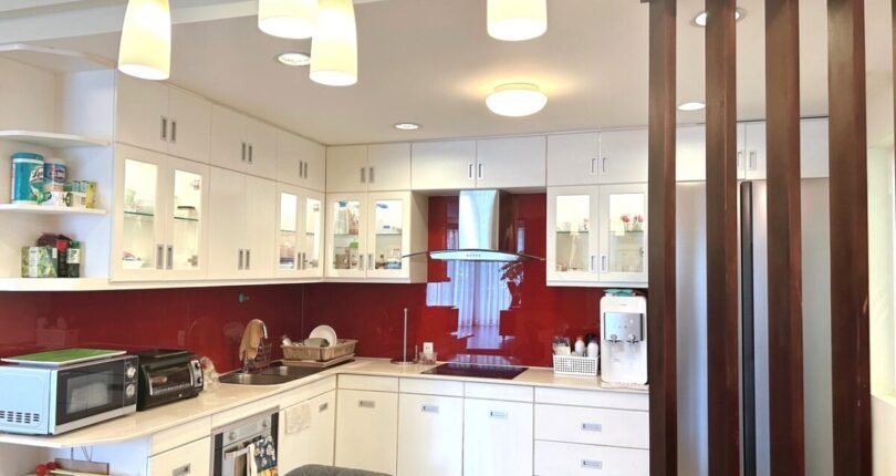 bep trong can ho 1 810x430 - Giá mua bán căn hộ 3 phòng ngủ block 3b diện tích 270m2 Chung cư Grand View Quận 7 T4/2024