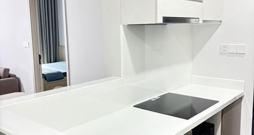 can canh bep 810x430 - Cho thuê căn hô 2 phòng ngủ Cardinal Court view hồ bơi đẩy đủ nội thất cao cấp