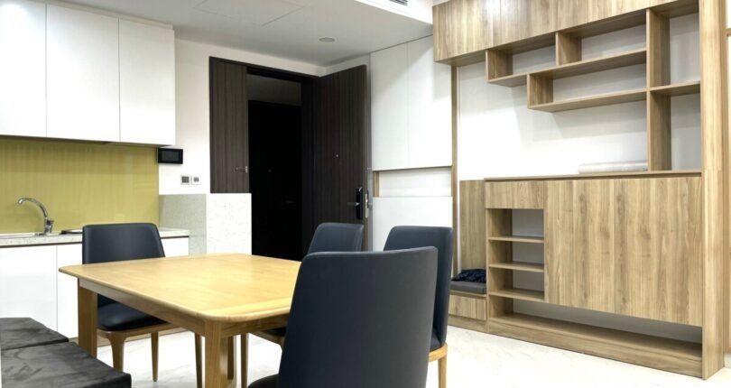 can canh phong an 4 ghe 810x430 - Giá mua bán căn hộ 2 phòng ngủ Block D Chung cư Midtown m7 Quận 7 T5/2024