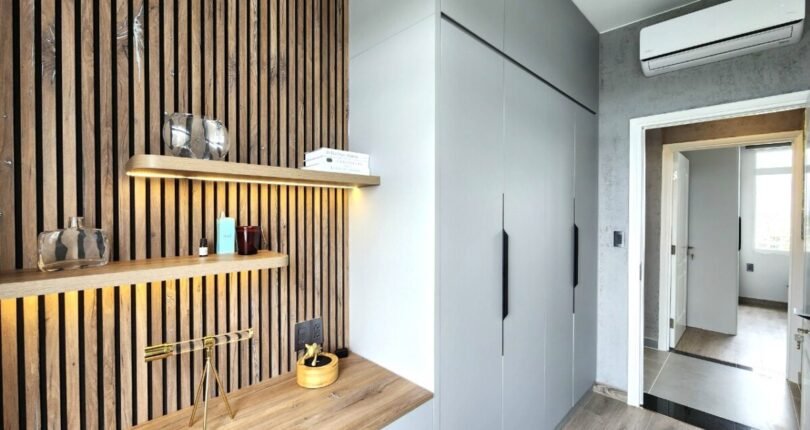 can canh tu quan ao va chi tiet noi that 810x430 - Giá mua bán căn hộ 3 phòng ngủ Chung cư Green View Nguyễn Lương Bằng Quận 7 T5/2024