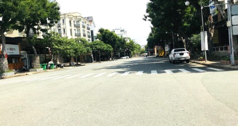 duong bui bang doan phuong tan phong quan 7 810x430 - Giá mua bán tòa nhà góc đường Bùi Bằng Đoàn và đường Cao Triều Phát Quận 7 T4/2024