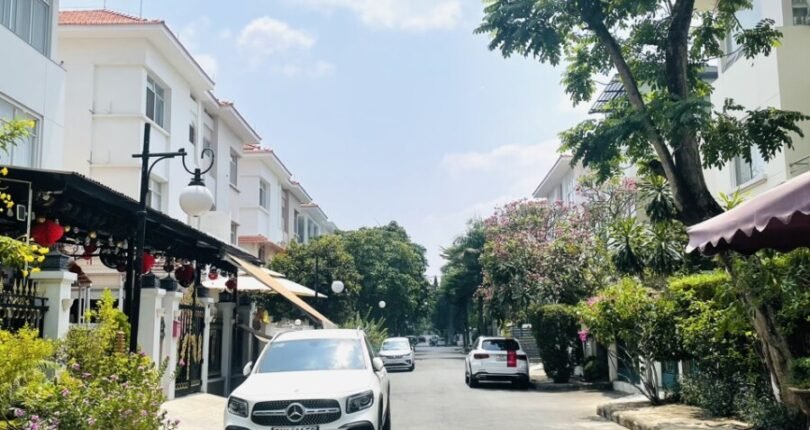 duong noi khu my kim 2 quan 7 810x430 - Giá mua bán nhà Biệt thự đơn lập mặt đường nội khu Mỹ Kim 2 Quận 7 T5/2024