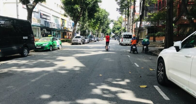 duong pham van nghi phuong tan phong quan 7 810x430 - Chính chủ gửi bán tòa nhà nguyên căn góc đường Phạm Văn Nghị và Nội Khu Hưng Gia 2 Quận 7 giá rẻ