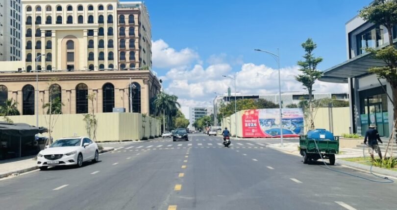 duong raymondienne phuong tan phu quan 7 810x430 - Giá cho thuê nhà phố số 07 đường Raymondienne Khu dân cư L'Arcade Phú Mỹ Hưng Quận 7 T4/2024