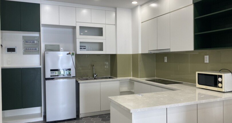 hinh anh bep can ho ban 3 810x430 - Bán căn hộ tầng sân vườn, chung cư Saigon South, 72m2, giá 4.150 tỷ, nhà đẹp, đủ nội thất.