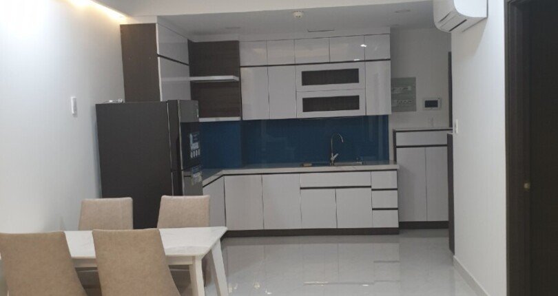 hinh anh bep can ho ban 810x430 - Bán căn hộ tầng cao, chung cư Saigon South, 72m2, giá 4.2 tỷ, nhà đẹp, nội thất đầy đủ.