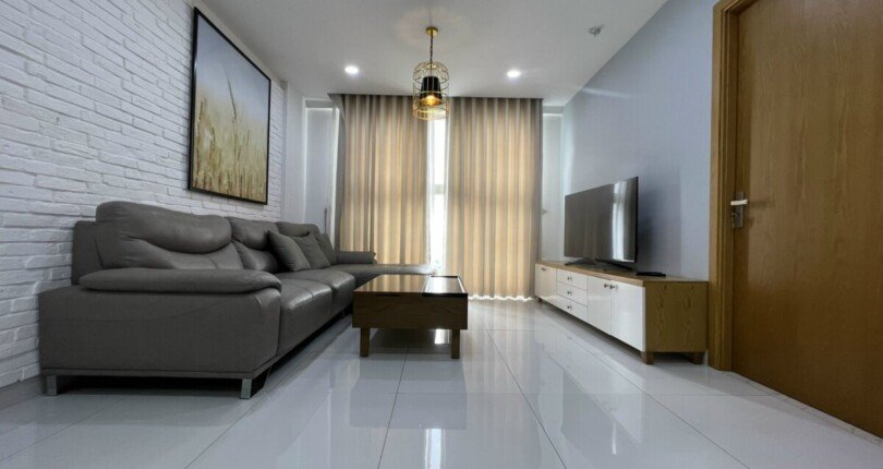 hinh anh phong khach can ho can ban 810x430 - Bán căn hộ chung cư Scenic Valley 2, 84m2, căn góc, giá 4.7 tỷ, nhà có hợp đồng thuê, nội thất đầy đủ.