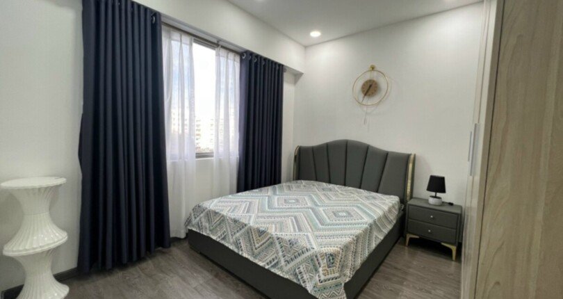 hinh anh phong ngu can ho ban 3 810x430 - Bán căn hộ chung cư Hưng Phúc 1, 78m2, giá 4.650 tỷ, nội thất đầy đủ, xem nhà dễ.