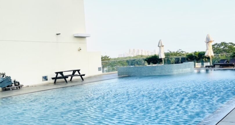 ho boi chan may grand view c quan 7 810x430 - Giá mua bán căn hộ 3 phòng 192m2 Chung cư Grand View C Vòng Cung Quận 7 T4/2024