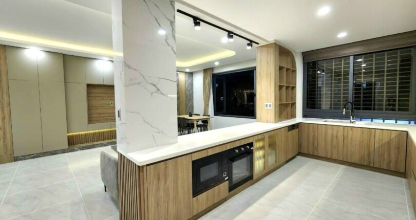 khong gian bep mo 810x430 - Giá mua bán căn hộ 3 phòng ngủ Chung cư The Panorama Phú Mỹ Hưng giai đoạn 1 Quận 7 T4/2024