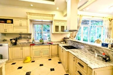 khong-gian-bep-rong-rai