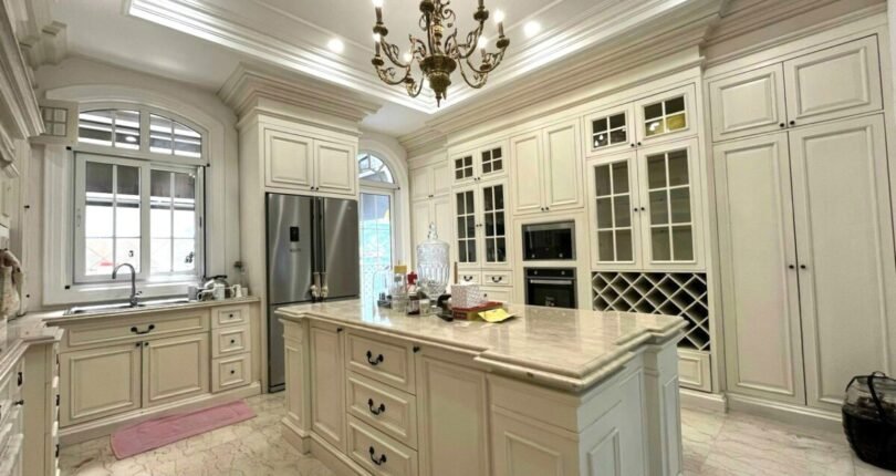 khong gian bep rong rai 8 810x430 - Giá cho thuê nhà Biệt thự đơn lập sân vườn Khu Mỹ Quang Phú Mỹ Hưng Quận 7 T5/2024