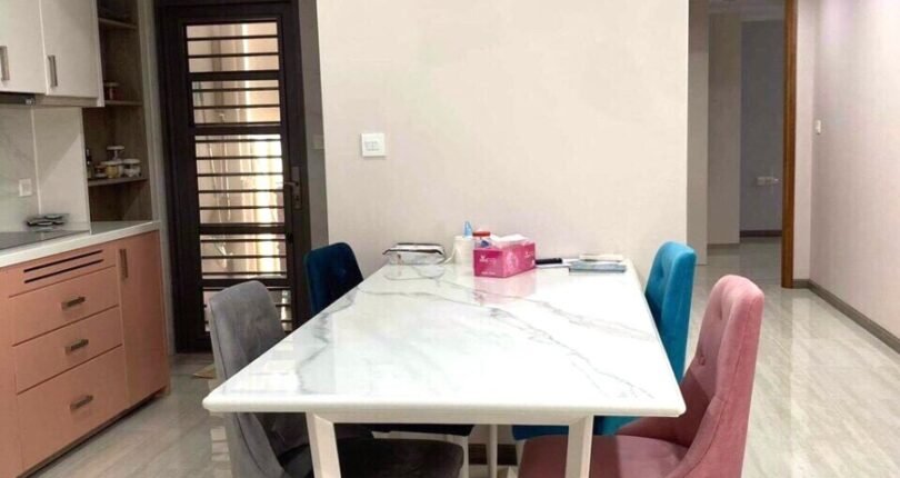 khong gian phong an trong can ho 810x430 - Chủ gửi bán gấp 2 căn hộ Saigon South, căn góc lầu cao view hồ bơi, giá 4,8ty, view sông giá 5 tỷ.