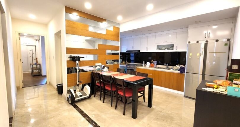 khong gian phong an va bep 810x430 - Giá mua bán căn hộ 2 phòng ngủ Block B Chung cư Star Hill Quận 7 T5/2024