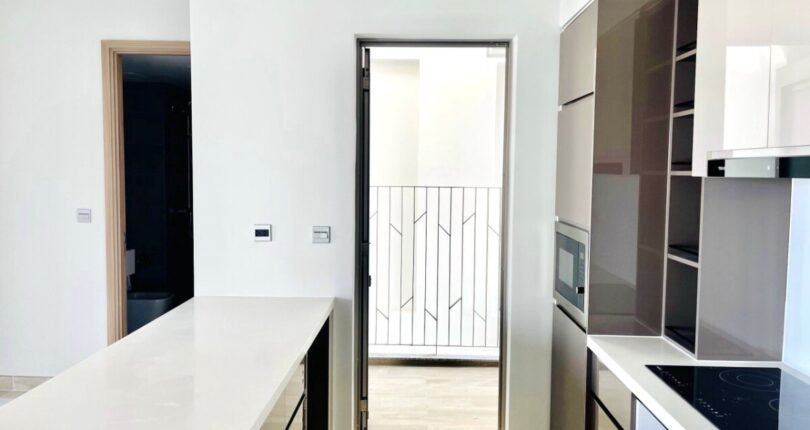 khong gian phong bep 810x430 - Giá mua bán căn hộ 3 phòng ngủ The Horizon Phú Mỹ Hưng Quận 7 T4/2024
